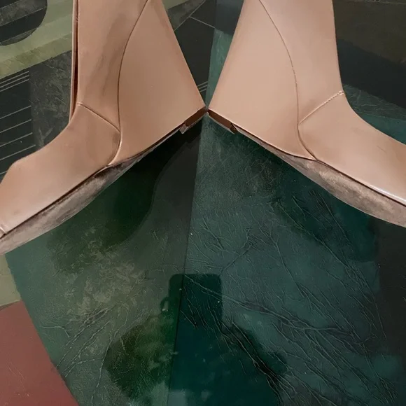 Beautiful Aldo brand gently used women shoes great for summer - Picture 2 of 2